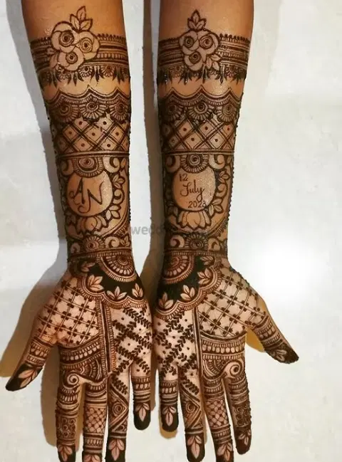 figure full hand mehndi design