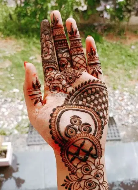 circle mehndi design