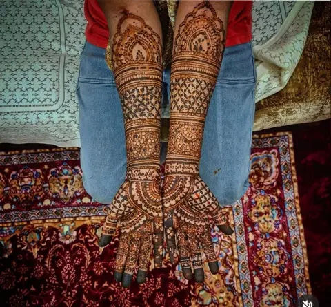figure mehndi design
