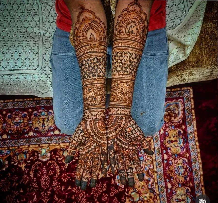 Mehndi Design with Figures