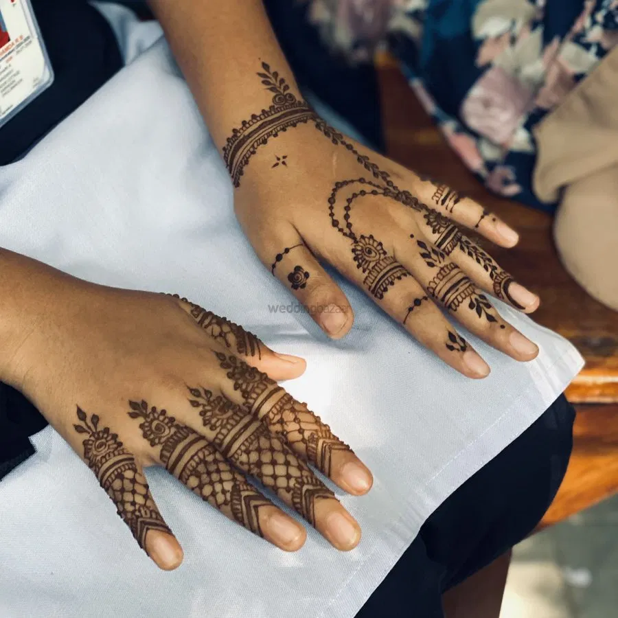 Simple Finger Mehndi Design