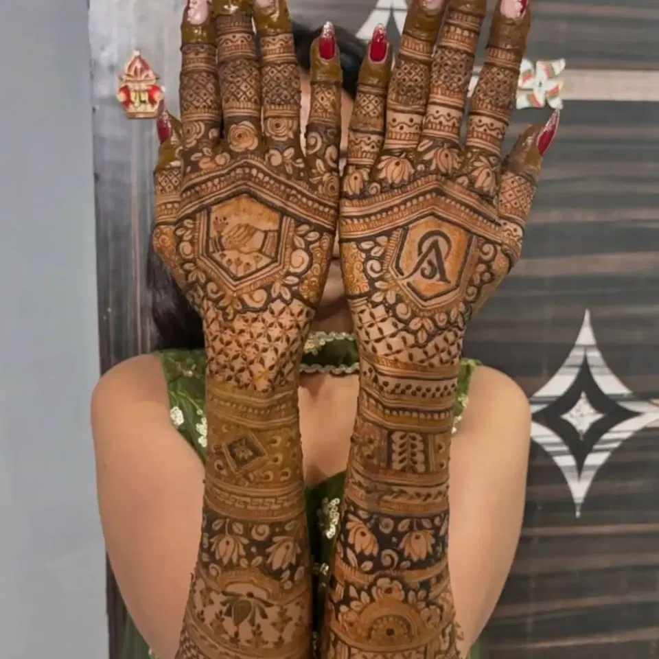 Full Hand Mehndi Design with Figures (25)