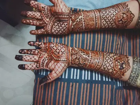 figure full hand mehndi design