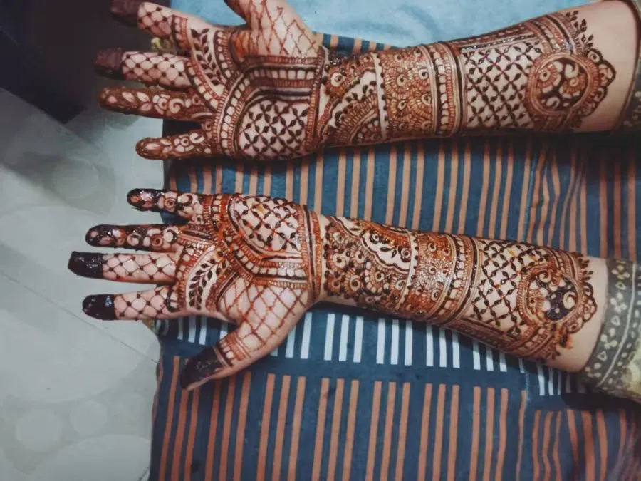 Full Hand Mehndi Design with Figures (2)