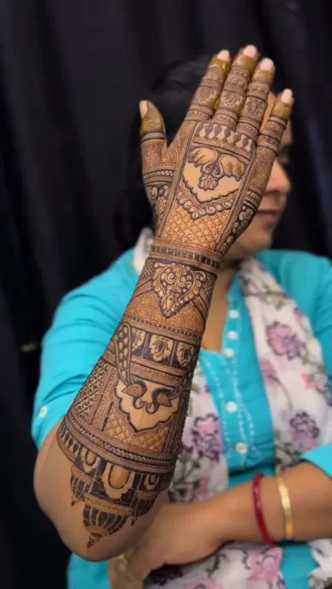figure full hand mehndi design