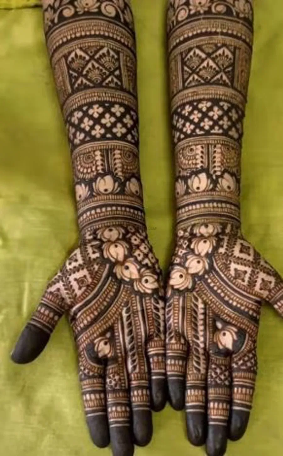 Mehndi Design with Figures