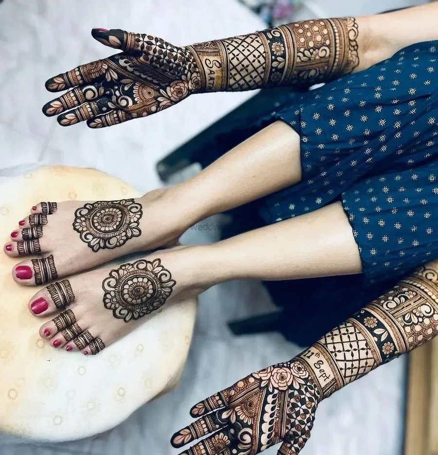 Mehndi Design with Gol Tikki