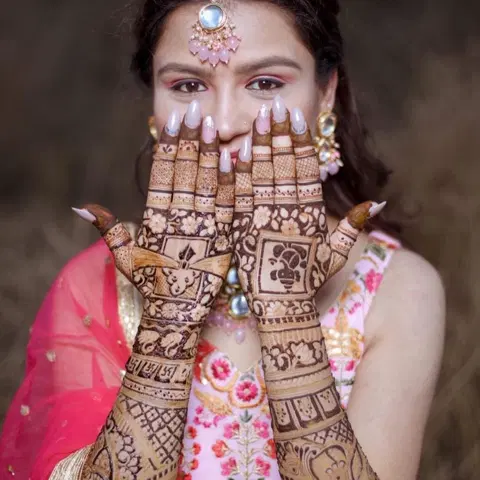 figure full hand mehndi design
