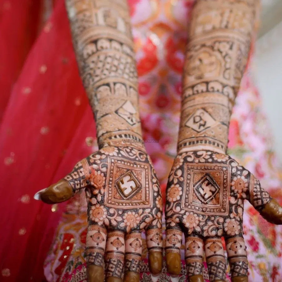 Full Hand Mehndi Design with Figures (3)