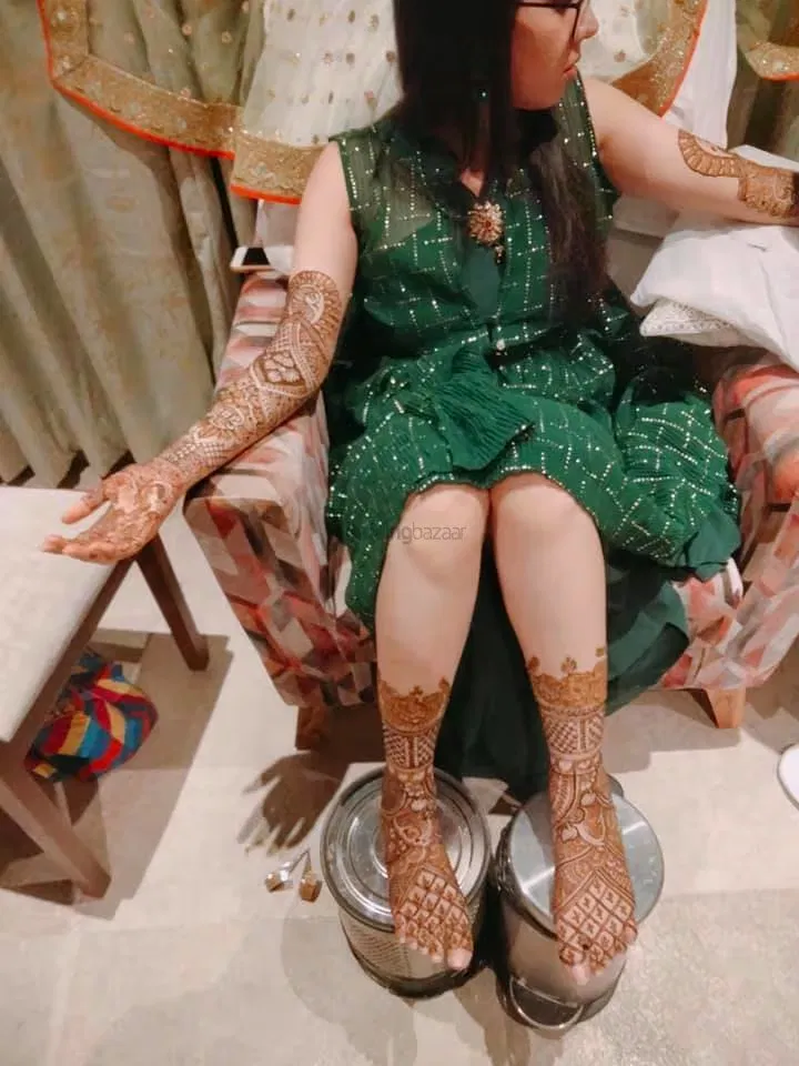Mehndi Design with Figures