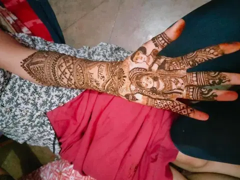figure full hand mehndi design