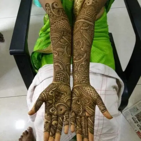 figure full hand mehndi design