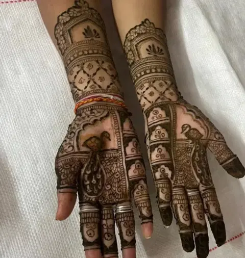 figure mehndi design
