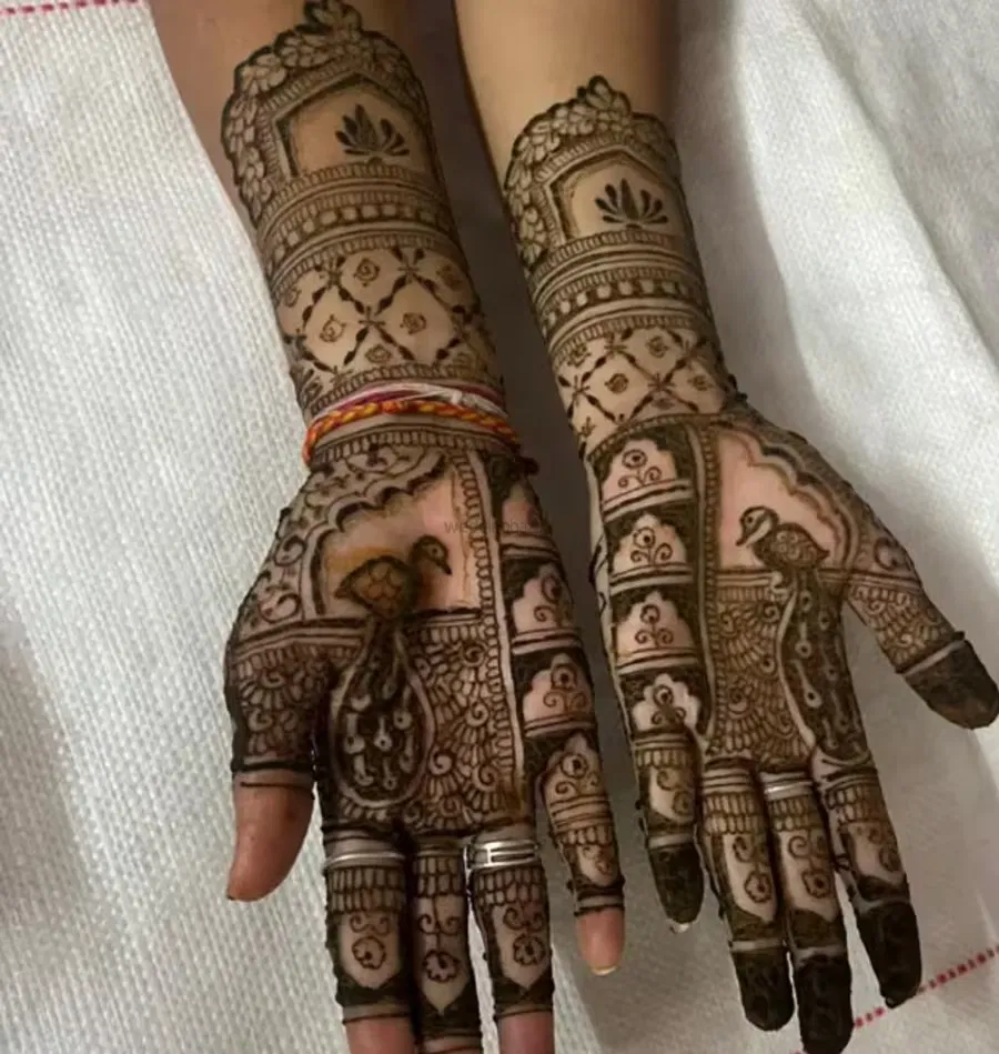 Mehndi Design with Figures (3)