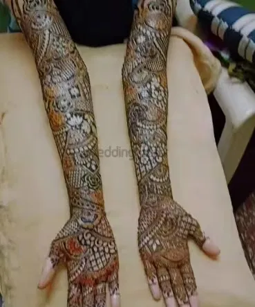 Full Hand Mehndi Design with Figures (2)