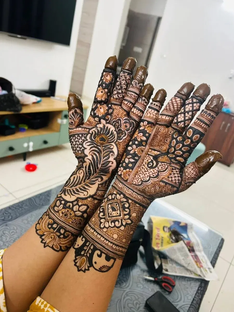 Mehndi Design with Figures