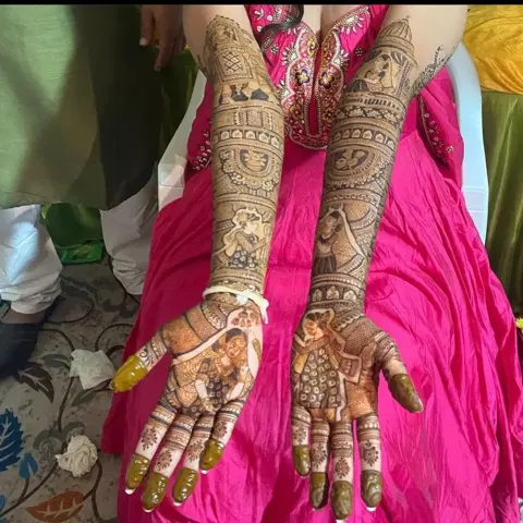 figure full hand mehndi design