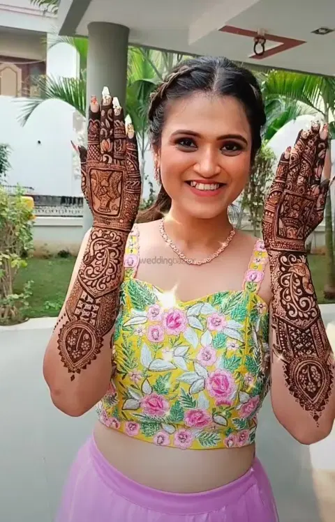 figure full hand mehndi design