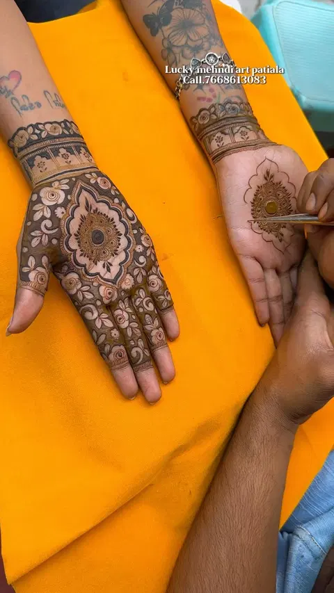 aesthetic circle mehndi design