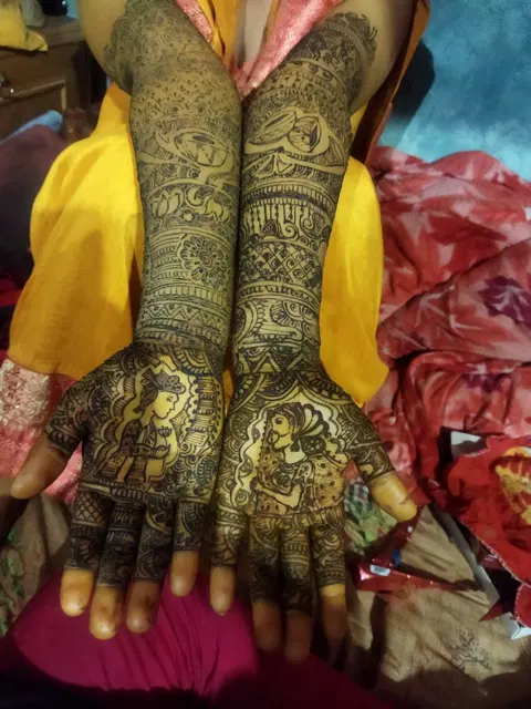 figure full hand mehndi design