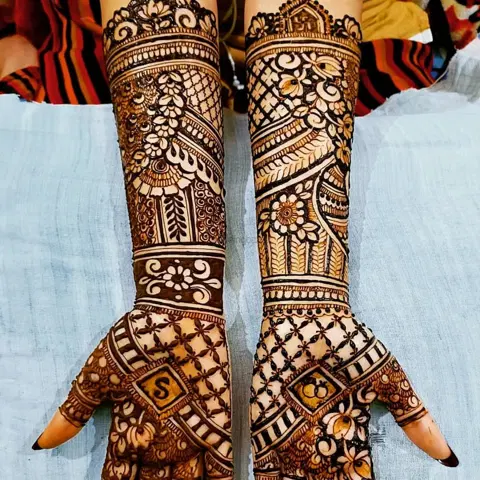 figure full hand mehndi design