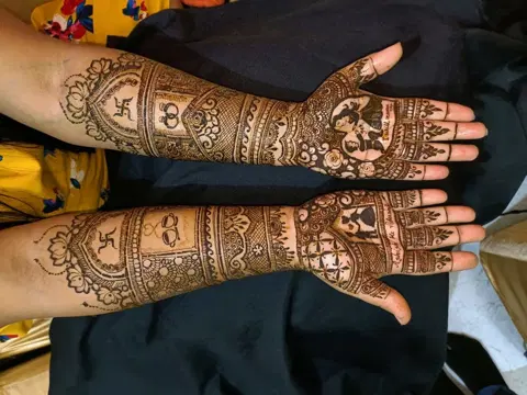 figure full hand mehndi design