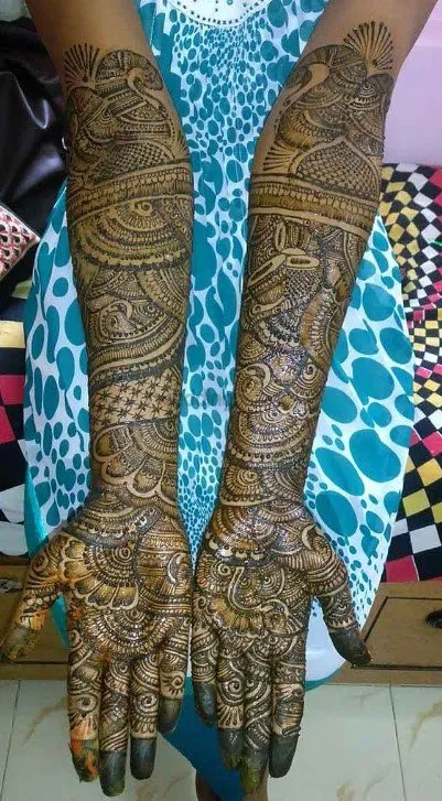 Full Hand Mehndi Design with Figures (4)