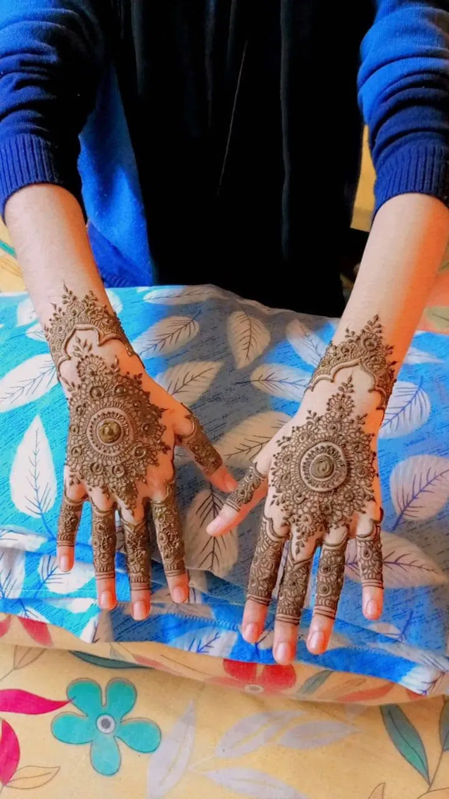 Mehndi Design with Gol Tikki
