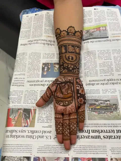 figure mehndi design