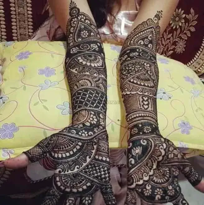 Mehndi Design with Figures