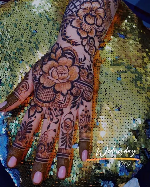 full hand mehndi design