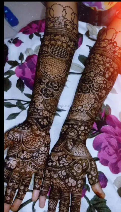 figure full hand mehndi design