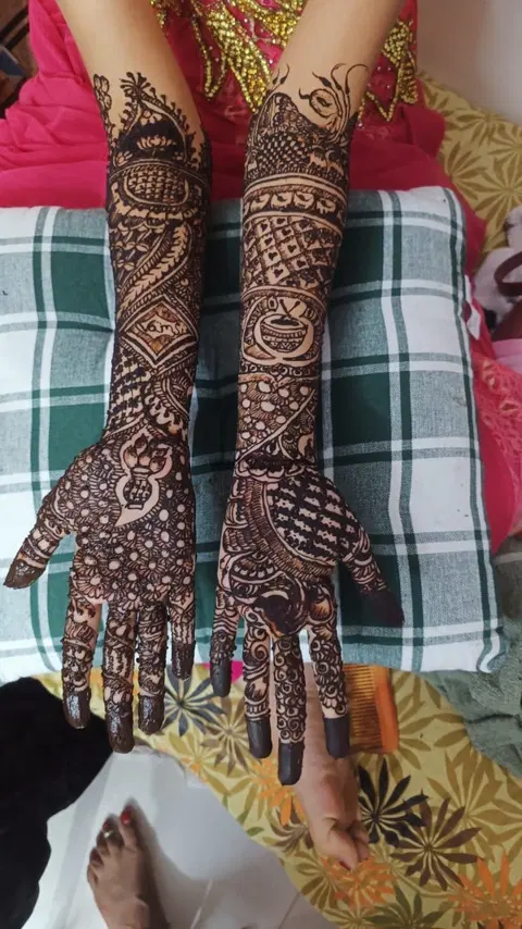 figure full hand mehndi design