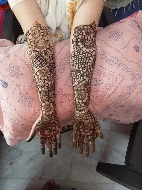 figure full hand mehndi design