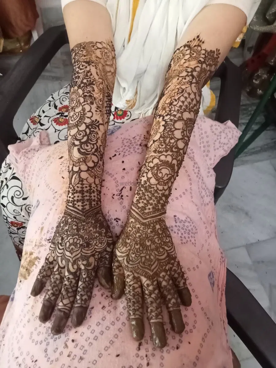 Full Hand Mehndi Design with Figures (3)