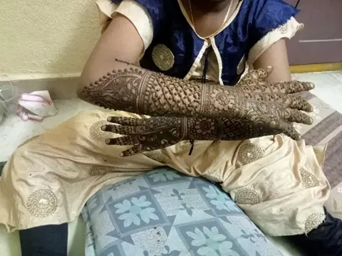 figure full hand mehndi design