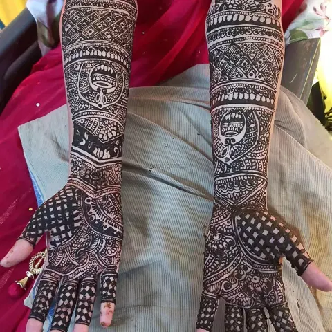 figure full hand mehndi design