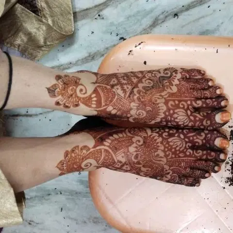 figure foot mehndi design