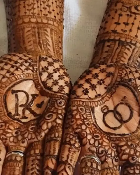 figure mehndi design