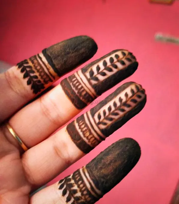 Simple Finger Mehndi Design
