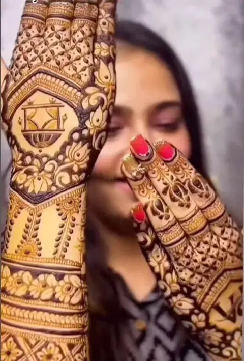 figure full hand mehndi design
