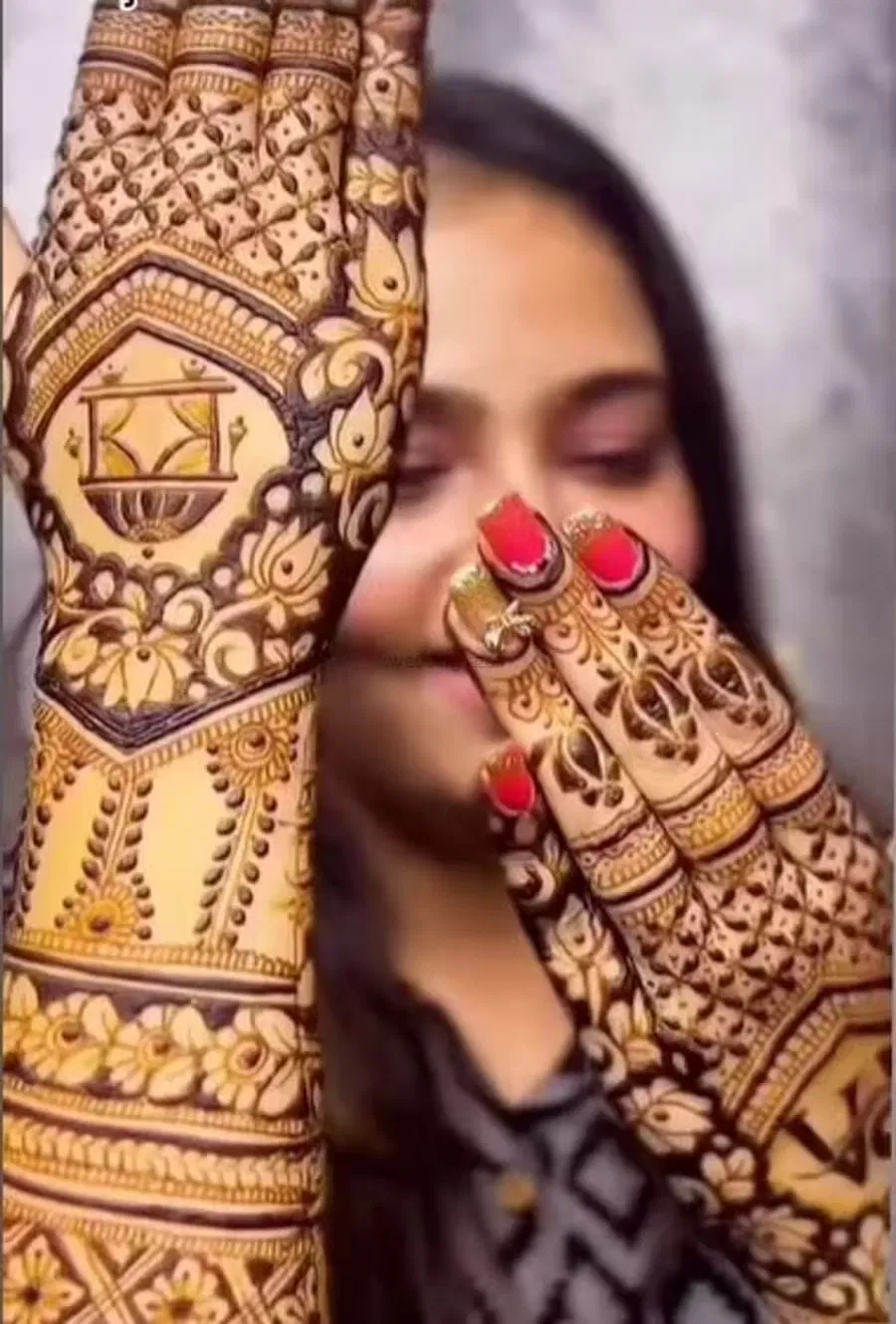 Full Hand Mehndi Design with Figures and Hearts (27)