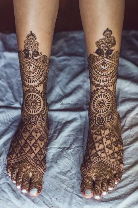 figure foot mehndi design