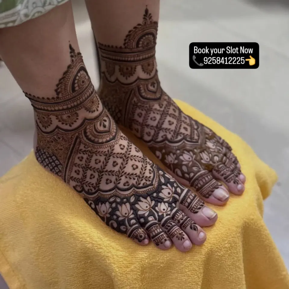 Foot Mehndi Design with Figures (2)
