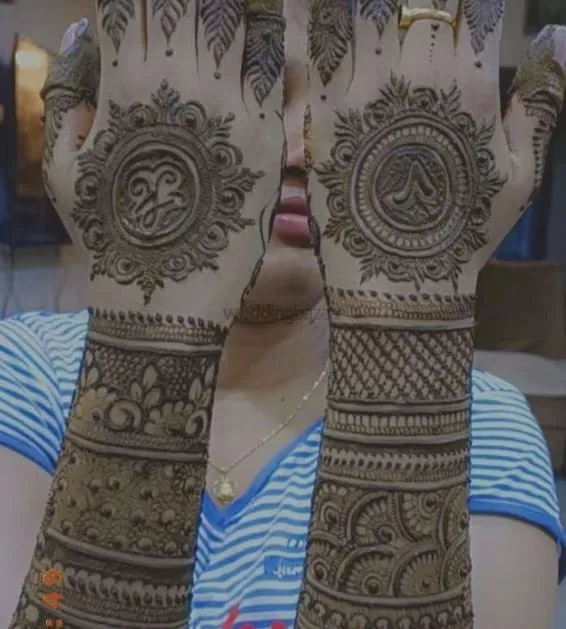 Full Hand Mehndi Design with Gol Tikki