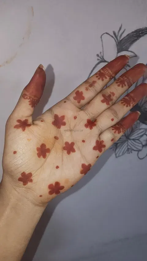 simple heart mehndi design