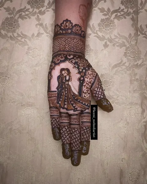 figure mehndi design