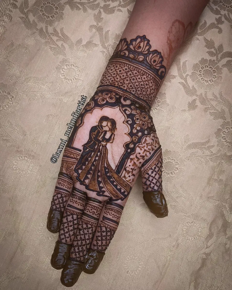 Mehndi Design with Figures and Hearts