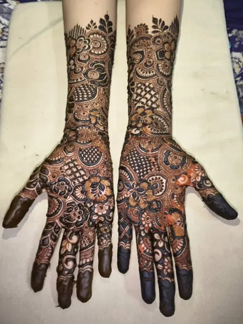 full hand mehndi design