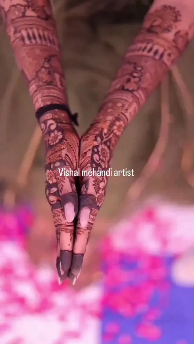 Aesthetic Bridal Foot Mehndi Design with Figures and Hearts (2)